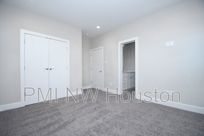 Building Photo - 5904 Gardendale Dr