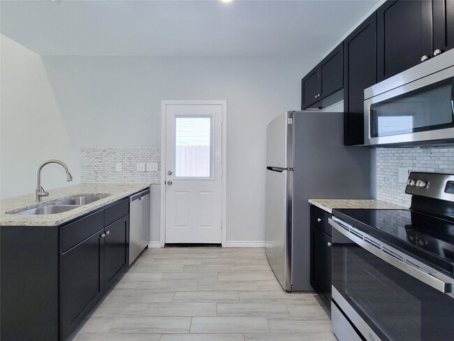 Building Photo - 16684 E Ivanhoe St