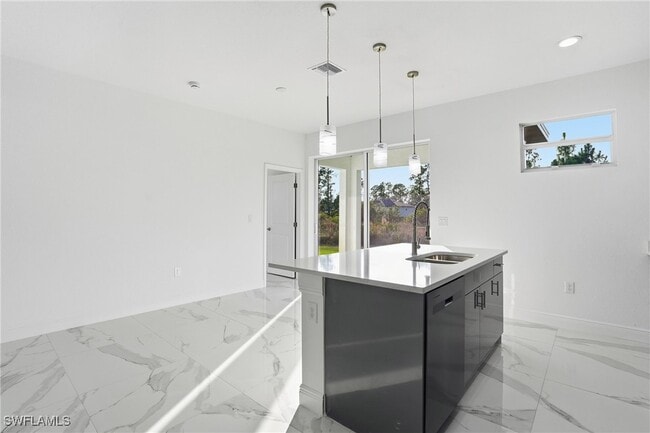 Building Photo - 406 Genoa Ave S