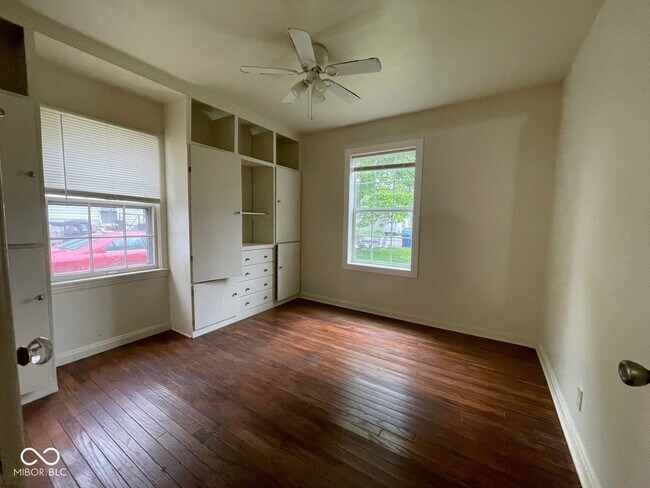 Building Photo - 4522 N Longworth Ave