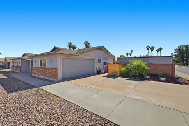 Building Photo - Mesa 4 Bed Single-Level Home • 2,044 Sq Ft • Oversized Yard • Stapley & McKellips