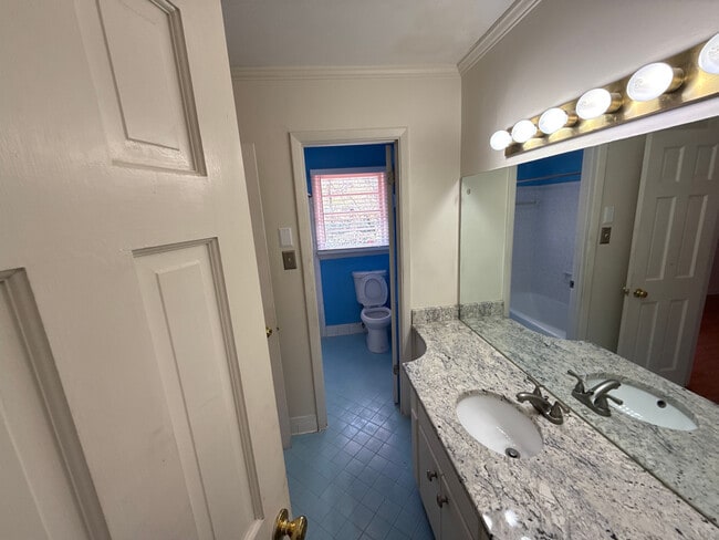 Building Photo - Room in House on Pleasant Hill Rd