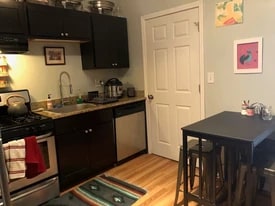 Building Photo - 3604 W Diversey Ave