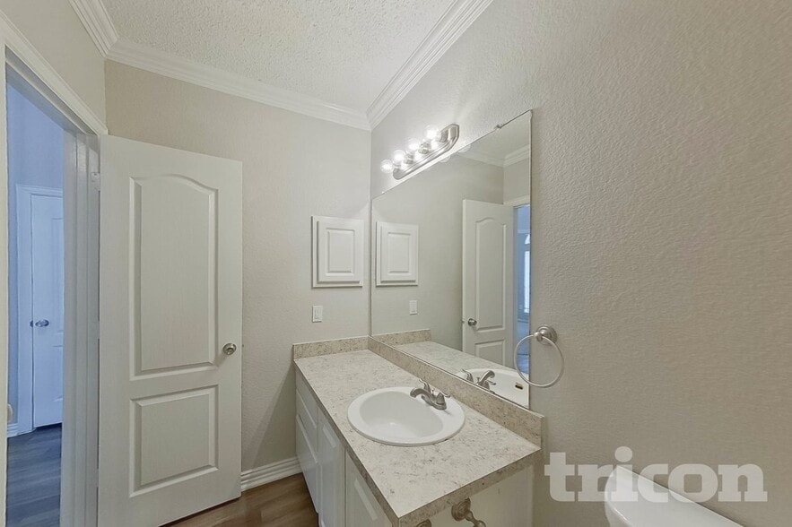 Building Photo - 1362 Meadow Creek Dr