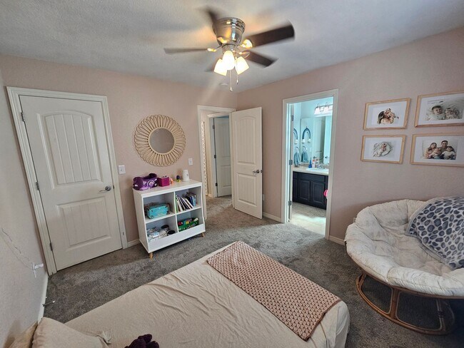 Building Photo - 7431 Willowdale Dr