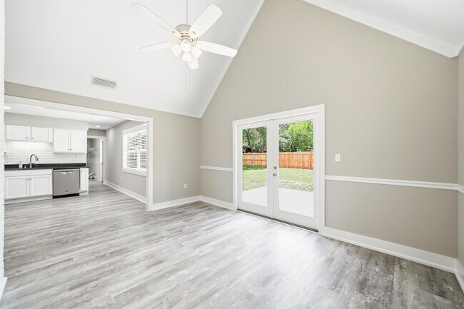 Building Photo - 942 Rue De Palms