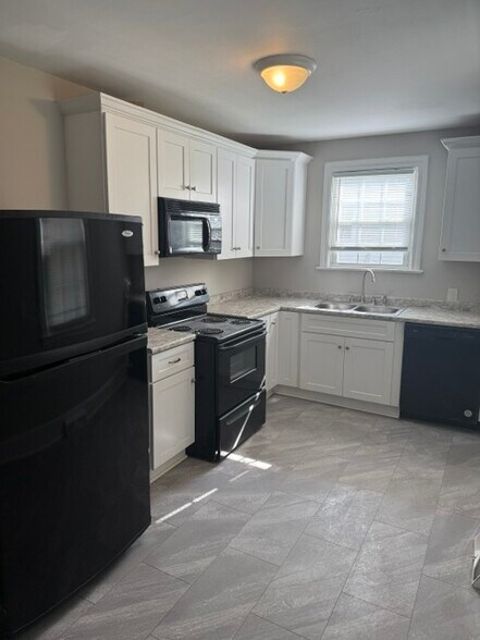 Building Photo - 217 Potomac Ave
