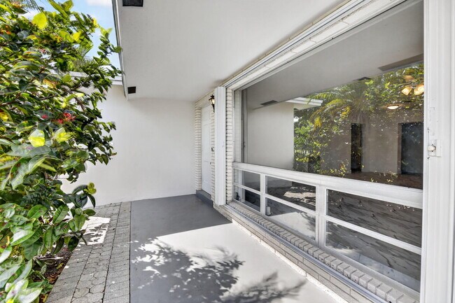 Building Photo - 5731 NE 17th Terrace