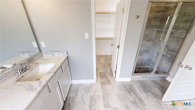 Building Photo - 809 Holliday Dr