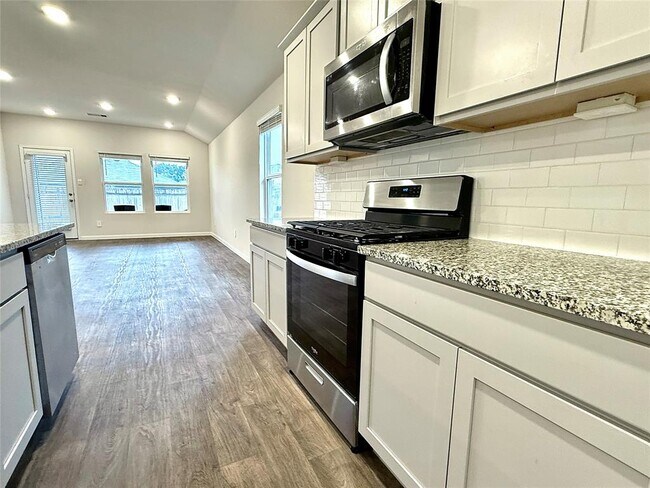 Building Photo - 1305 Middleton Grv