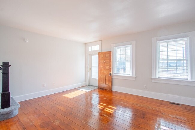 Building Photo - Wonderful Updated TownHouse in the Heart of Middletown - On Main St