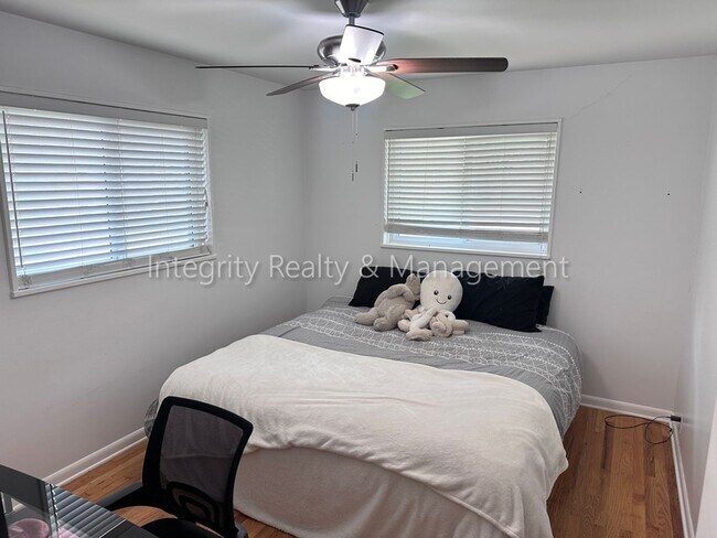 Building Photo - 3367 W Arlington Ave