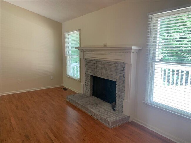Building Photo - 2468 Venture Dr