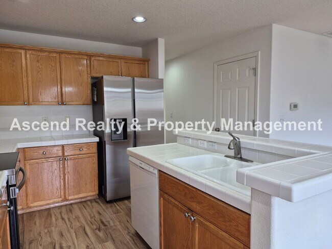 Building Photo - Bethany 3 Bed + Office on Main Fenced Back Yard w/Deck 2 Car Attached Garage Available Now!