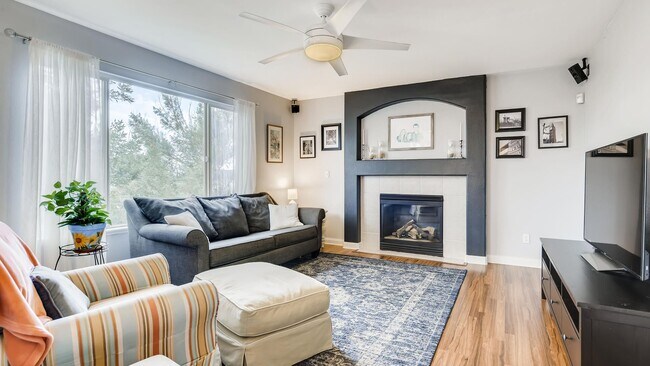 Building Photo - Spacious 4 Bedroom in 80923
