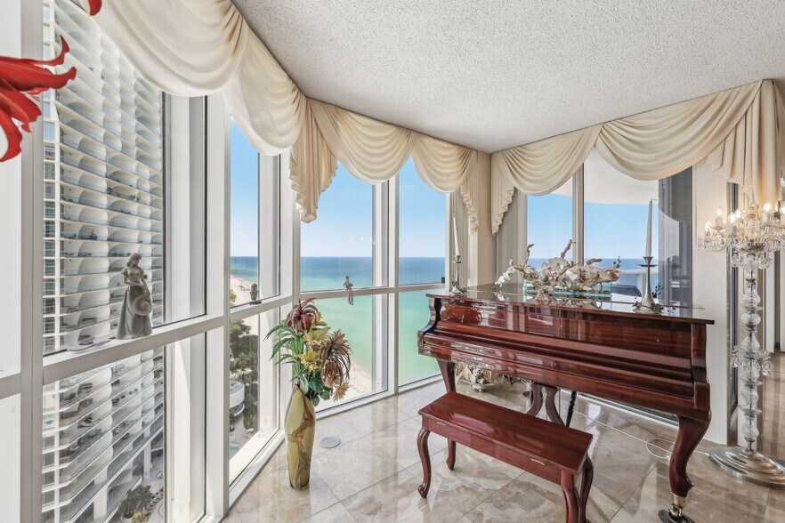Building Photo - 16711 Collins Ave