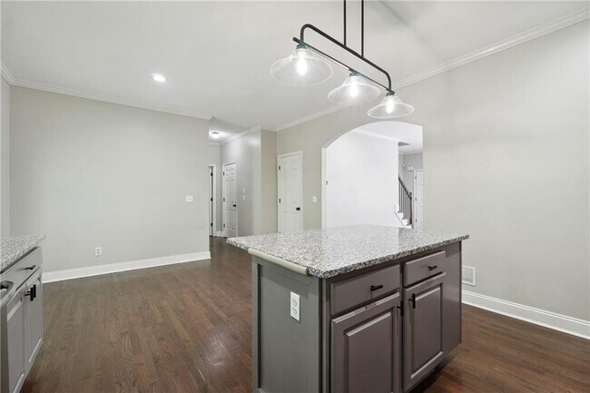 Building Photo - 425 Hearthstone Way