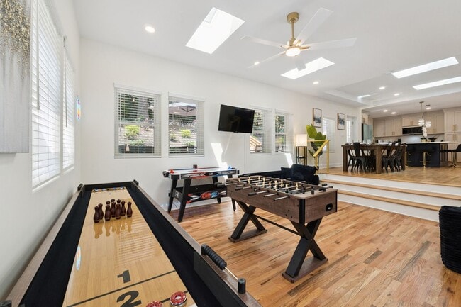 Building Photo - Fully Furnished: Beautiful 4-Bedroom Home ...
