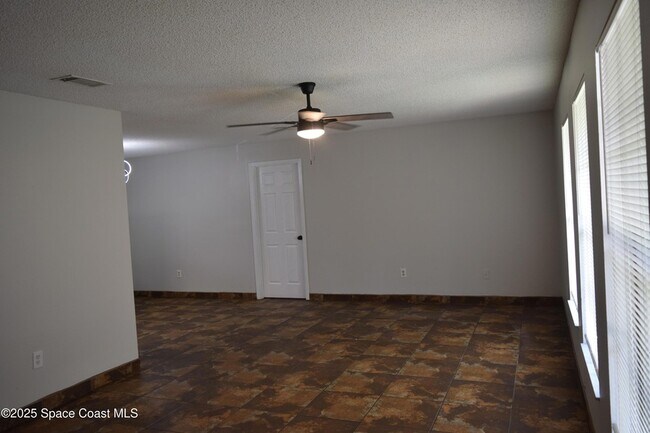 Building Photo - 326 Decordre Rd SE