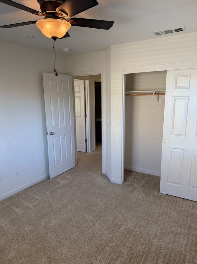 Building Photo - MODERN NEWER 3 BEDROOM 2 STORY FAIRFIELD *...