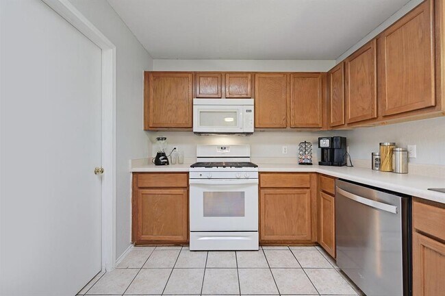 Building Photo - 252 Fall Creek Dr