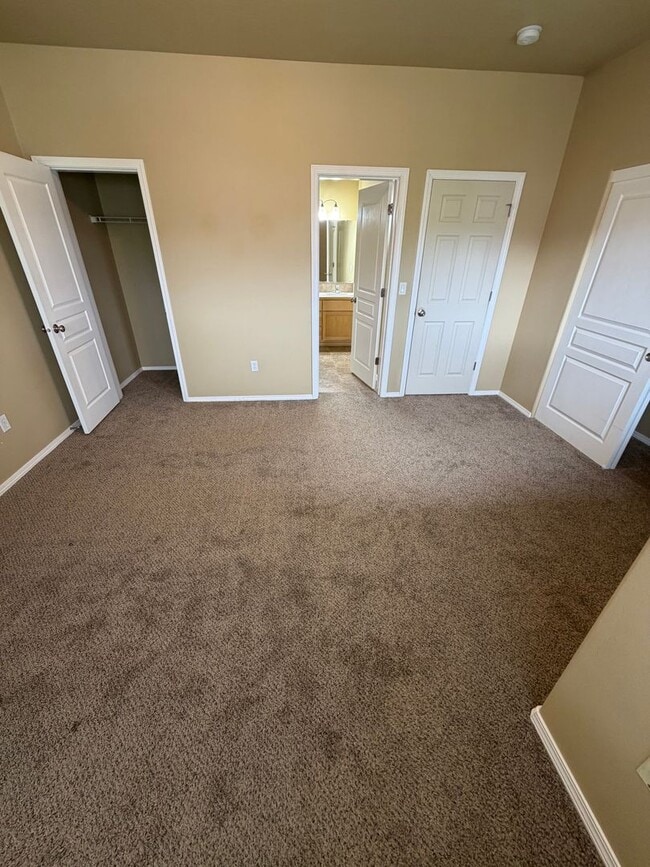 Building Photo - Modern Comfort Meets Easy Living in McKenzie Ridge Estates