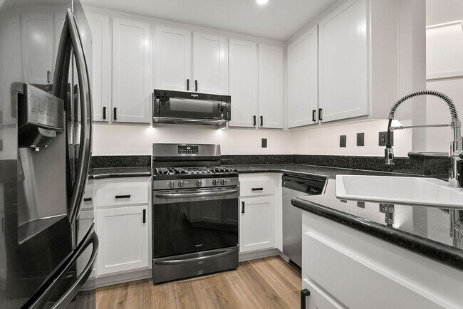 Building Photo - Stunning Single-Level 2-Bedroom Condo with Designer Upgrades Throughout!