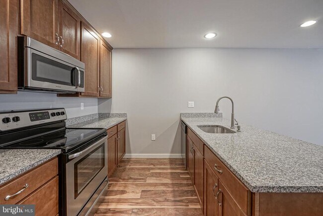 Building Photo - 140 S 46th St