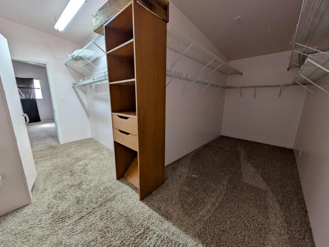 Building Photo - 406 W 4th Ave