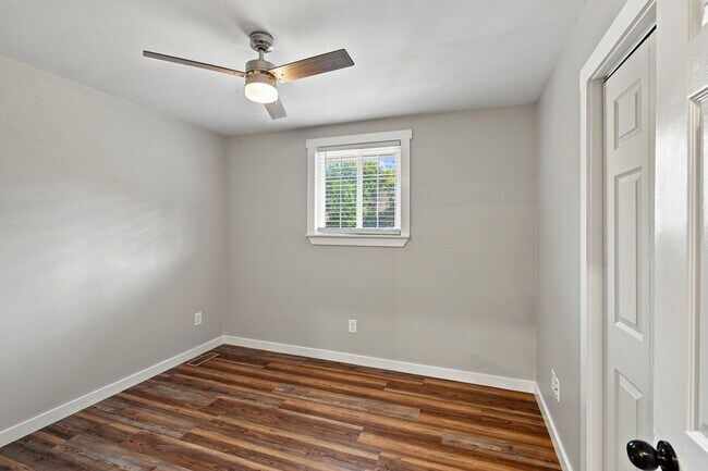Building Photo - 714 27th Ave N