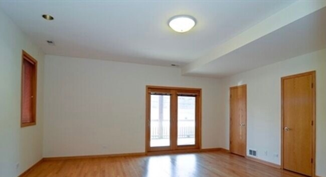 Building Photo - 2533 N Halsted St