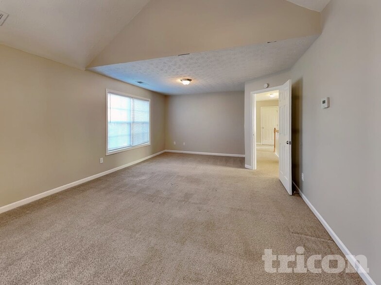Building Photo - 180 Prince Edward Way