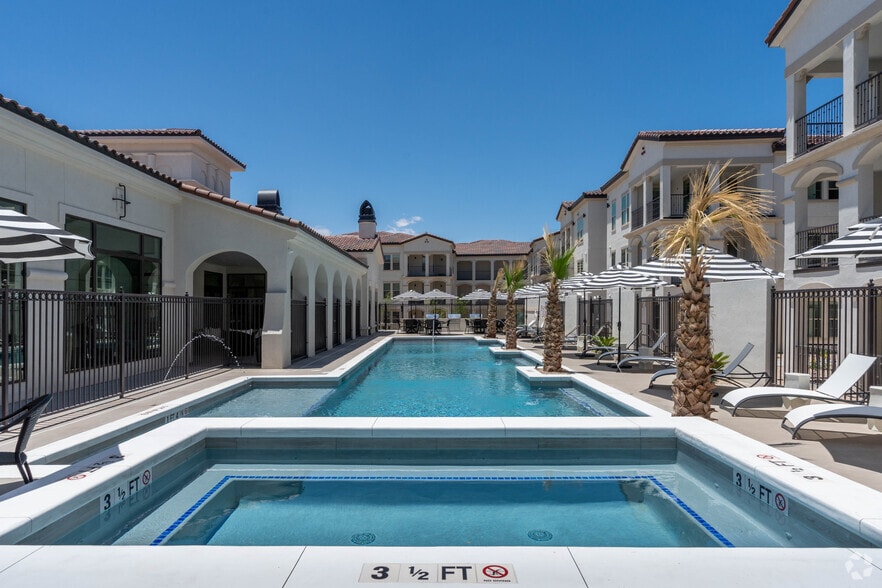 Swimming Pool - Las Mansiones at Eastlake