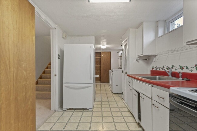 Building Photo - 340 Crown Point