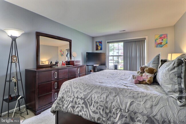 Building Photo - 1807A Sedgefield Dr