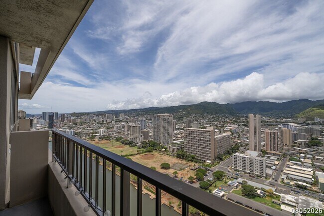 Building Photo - 2121 Ala Wai Blvd