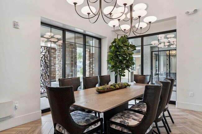 Building Photo - 800 W Willis Rd