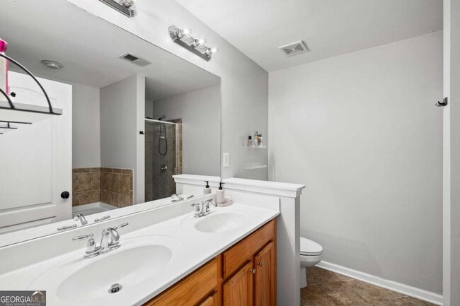 Building Photo - 5227 Whiteoak Ave