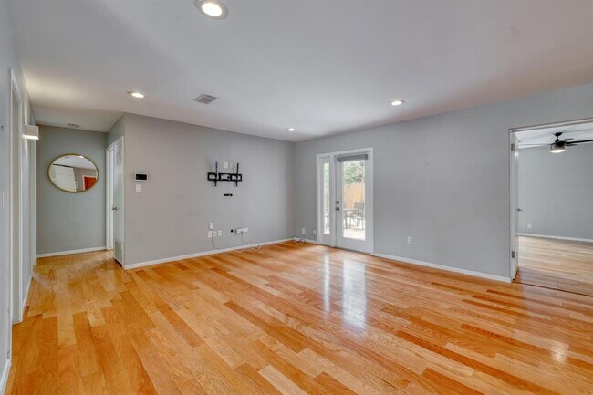 Building Photo - 1413 Berkshire Dr