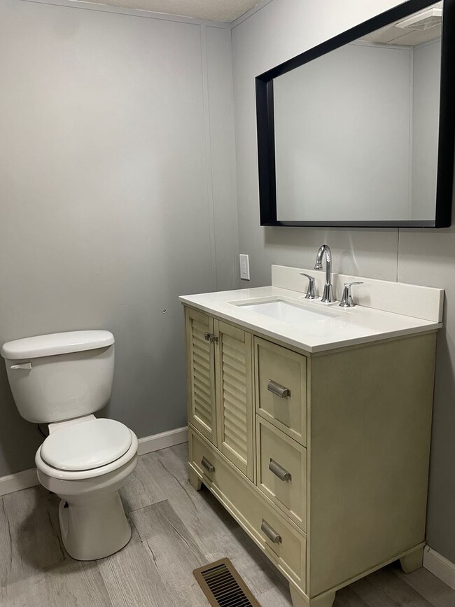 Building Photo - 4 BED, 2 BATH MOBILE HOME LOCATED IN JACKS...