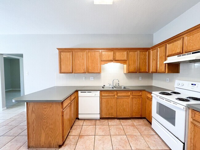 Building Photo - 3207 Raven Dr