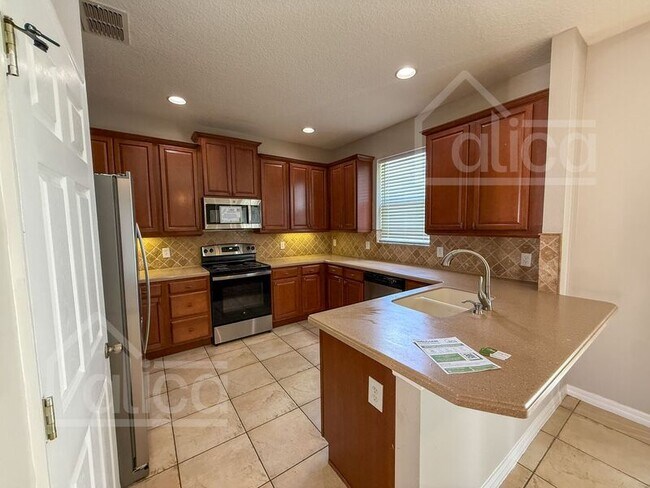 Building Photo - 109 Whispering Pines Way