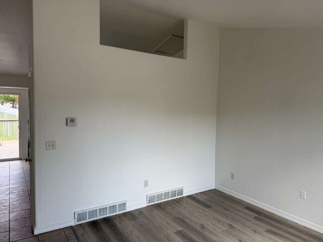 Building Photo - "Charming, newly renovated, 4-Bed, 3-Bath ...