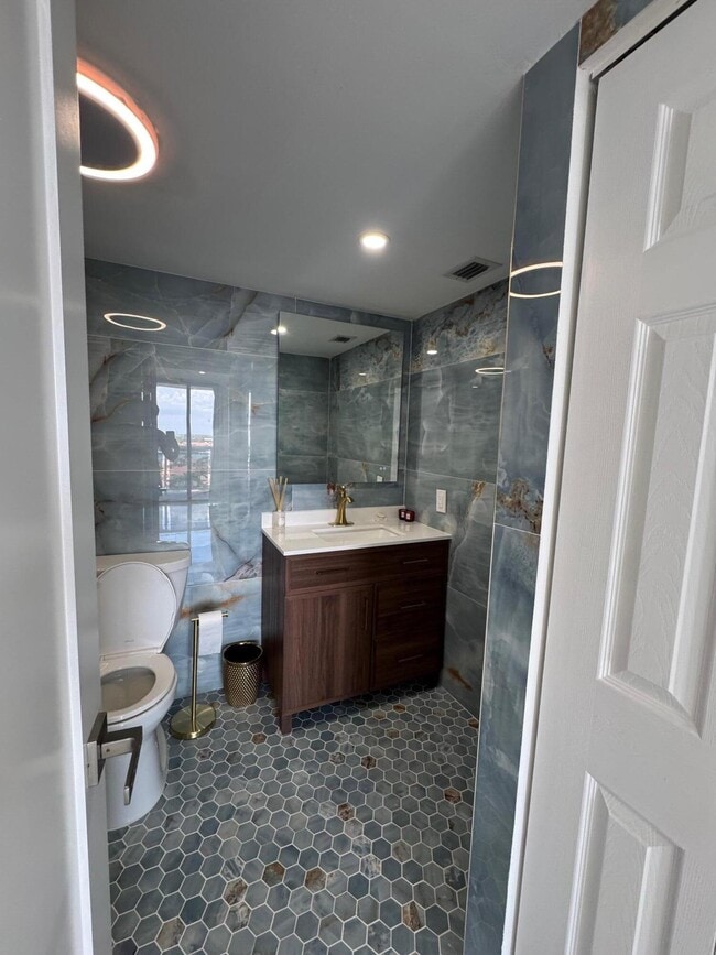 Building Photo - 20515 E Country Club Dr