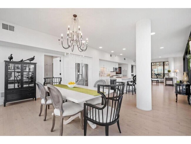 Building Photo - 740 Portland Ave