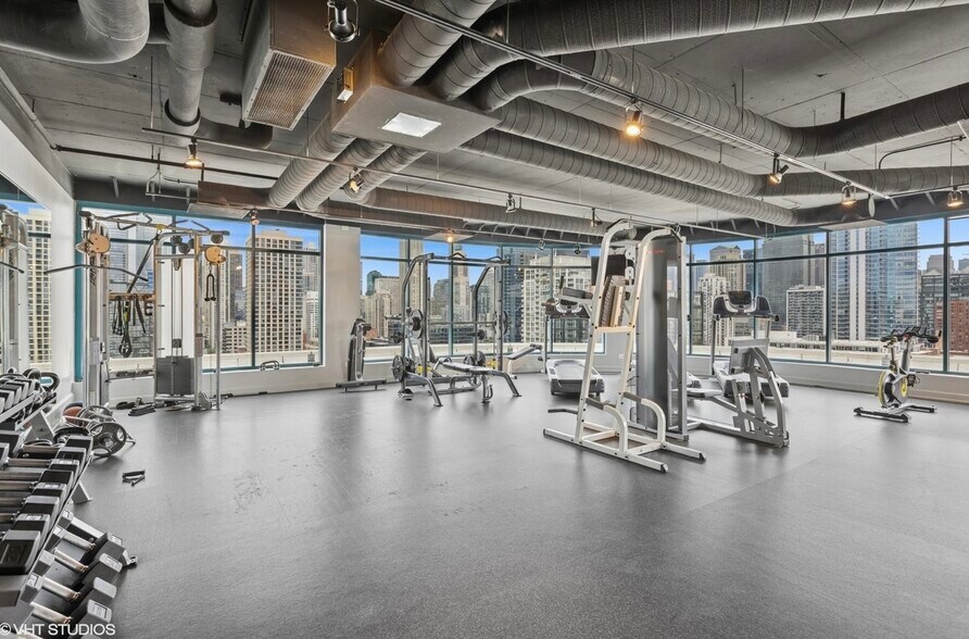 Building Photo - 340 W Superior St