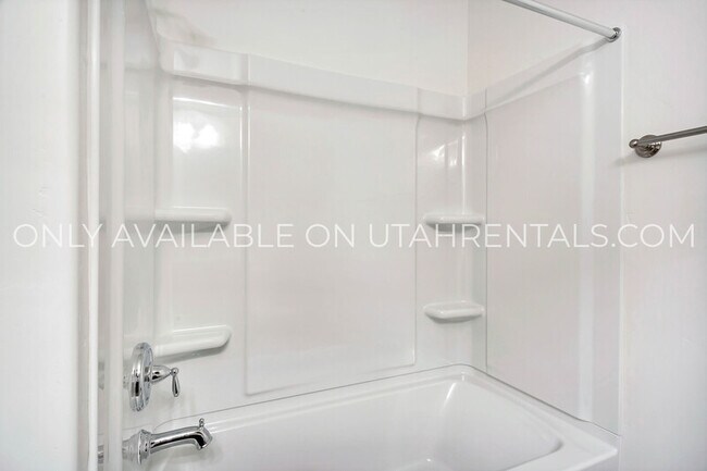 Building Photo - 1692 Aspen Loop