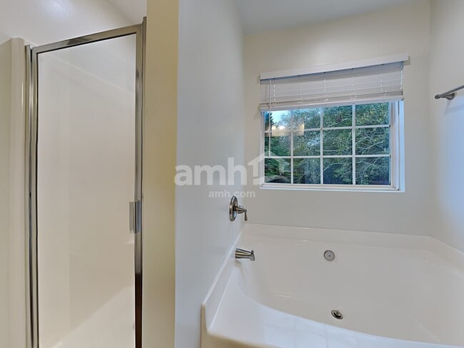 Building Photo - 30 Riverbed Dr