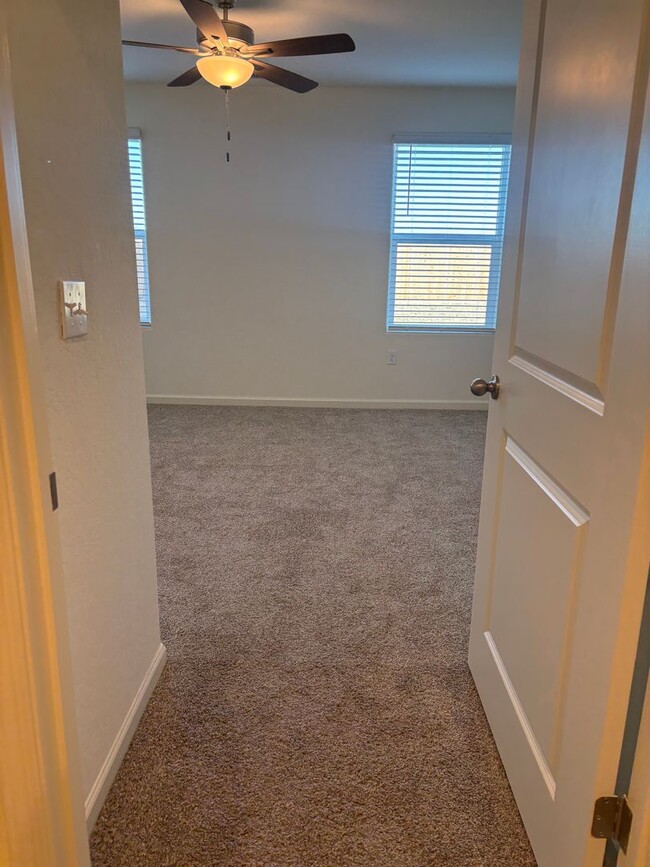 Building Photo - Newly Built Home in NE Visalia Available Now!