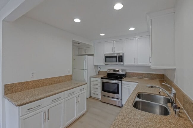 Building Photo - SPACIOUS, 2-STORY, 3BR2.5BA LAKESIDE CONDO...